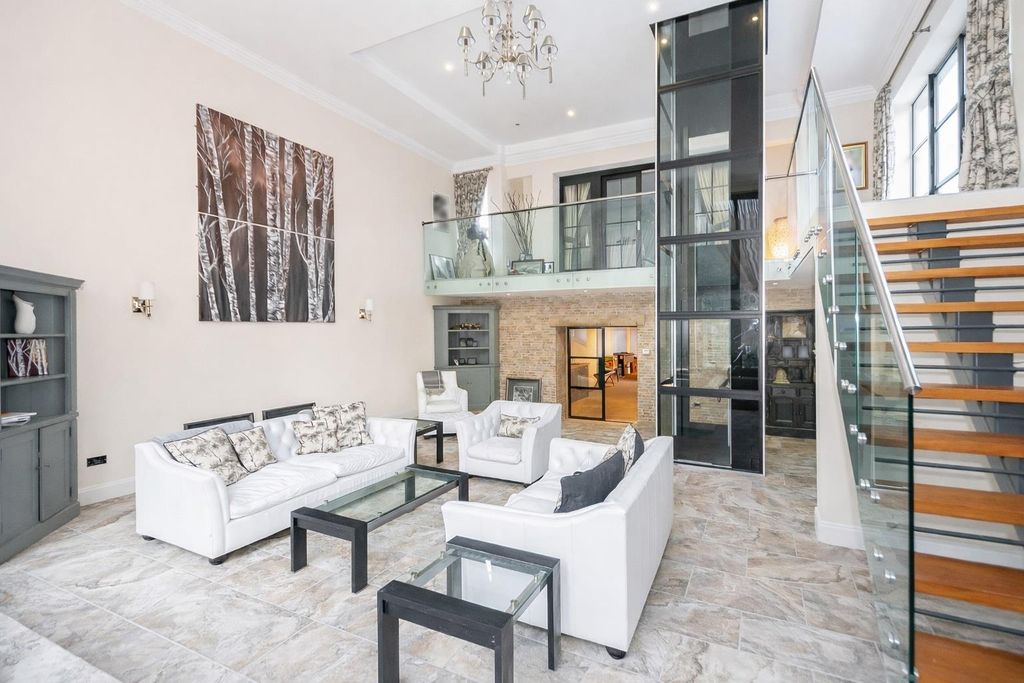 Property photo 3 of 23 Reception Room Alt