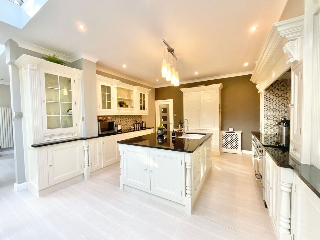 Property photo 2 of 54