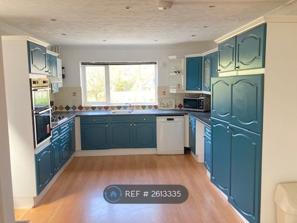 Property photo 2 of 35 Spacious Kitchen