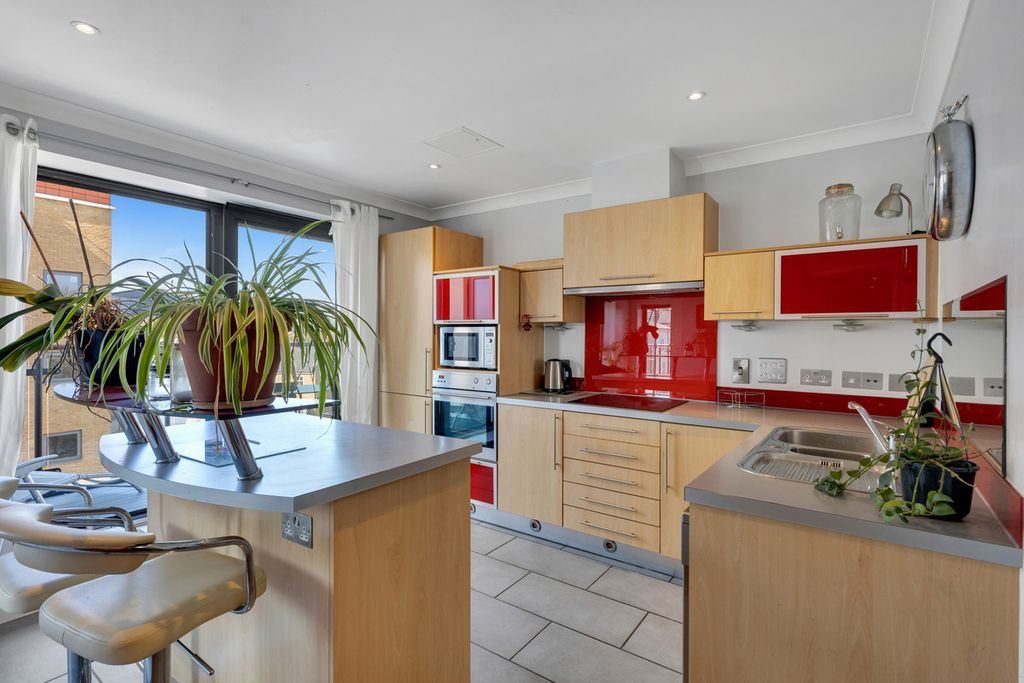 Property photo 1 of 40