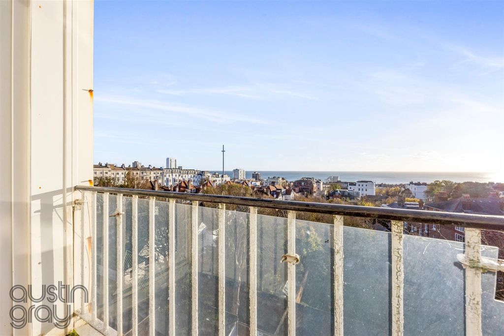 Property photo 1 of 12 Furze Hill, Furze Hill Court 44-012.Jpg