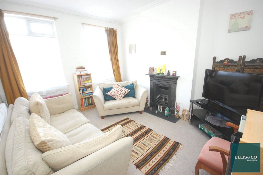 Property photo 2 of 9 Picture No. 17