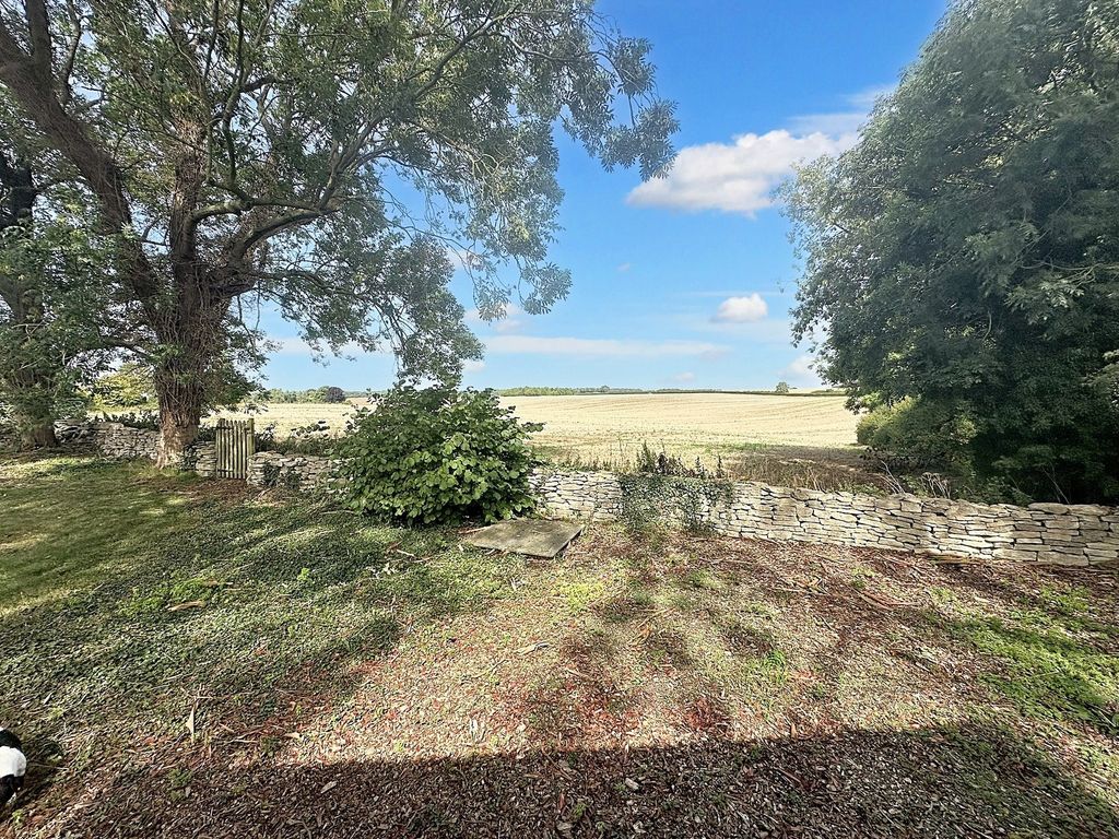 Property photo 3 of 22 Outlook