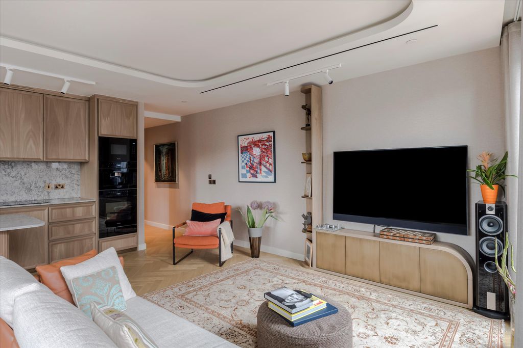 Property photo 2 of 16 Image