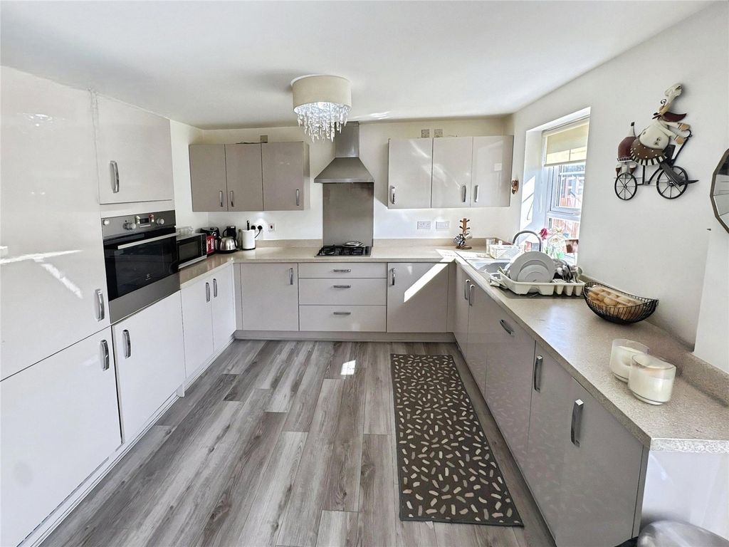 Property photo 2 of 21 Kitchen