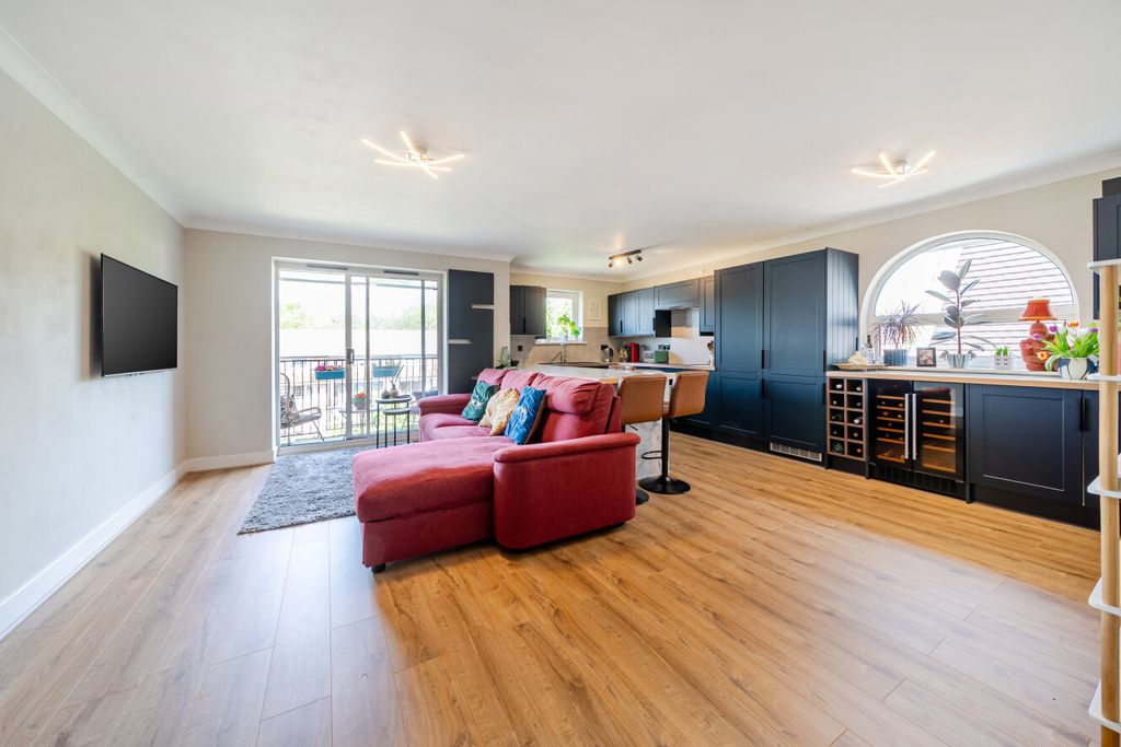 Property photo 3 of 18 1439230-16-69De4d...