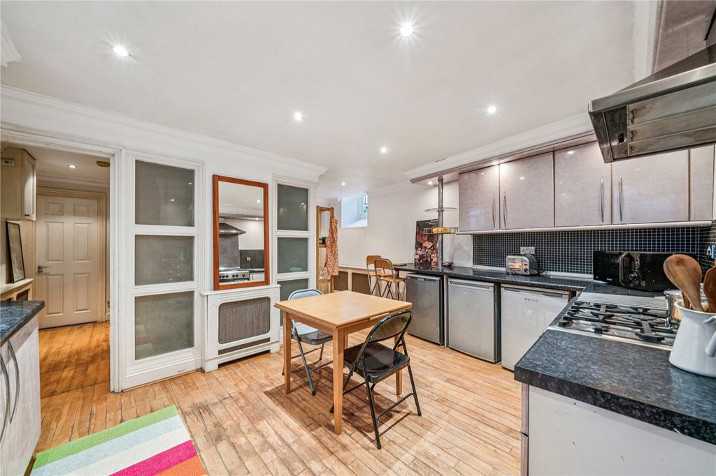 Property photo 2 of 11 Kitchen