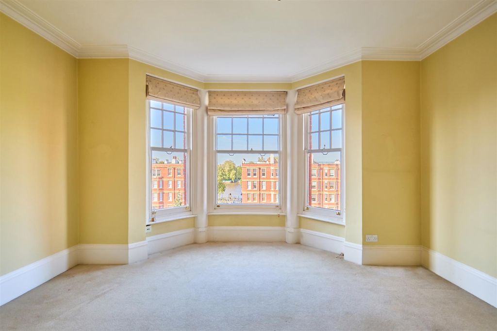 Property photo 2 of 27