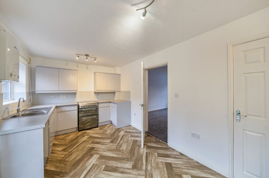 Property photo 3 of 17 Ewemove Harrogate Kitchen Diner3