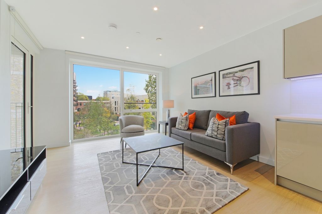 Property photo 1 of 8 Living Room Baldwin