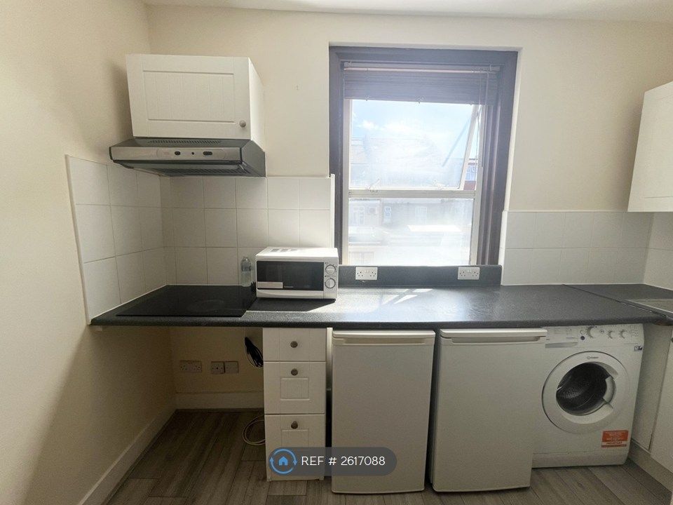 Property photo 2 of 5 Kitchen
