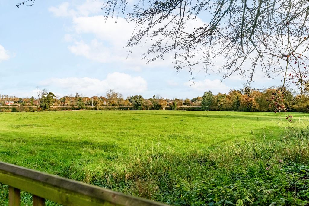 Property photo 2 of 25