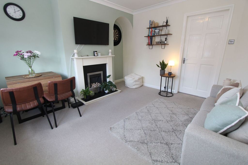 Property photo 2 of 23