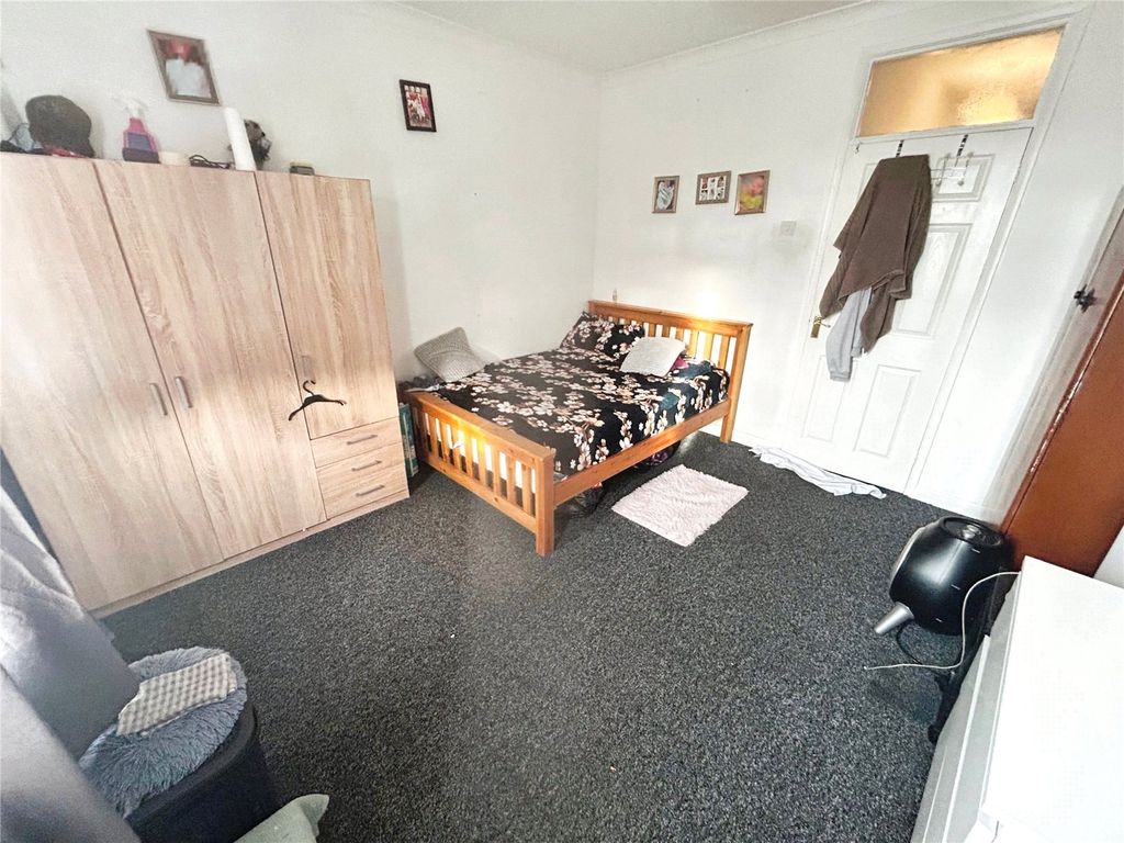 Property photo 3 of 10 Bedroom No. 03