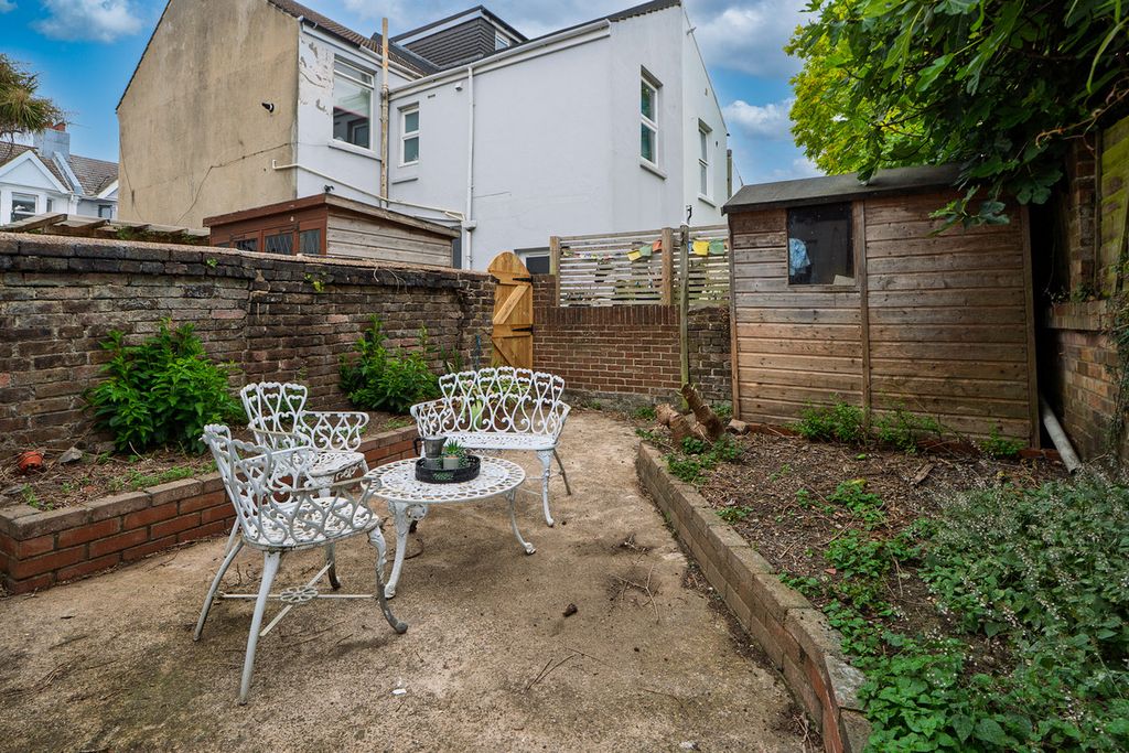 Property photo 3 of 17