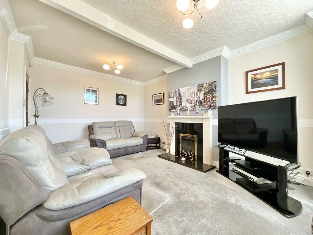 Property photo 3 of 32