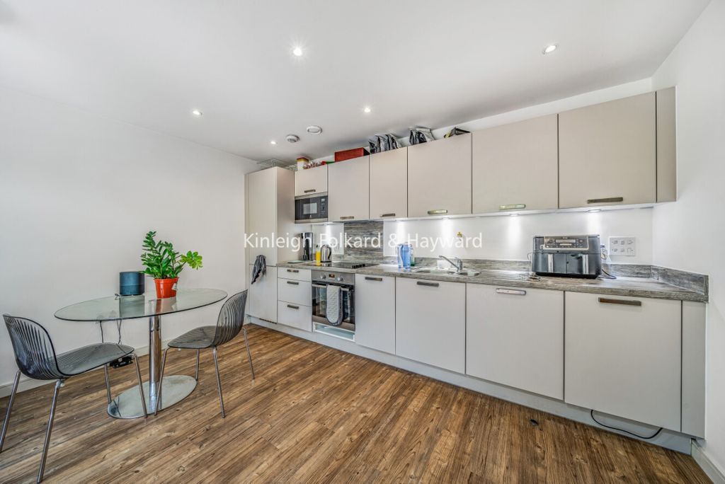 Property photo 2 of 6 A0Bc492d-A6B3-4906-B