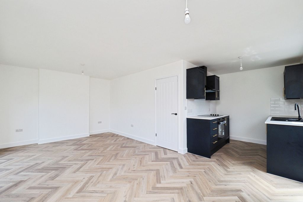Property photo 1 of 17 Lounge/Kitchen