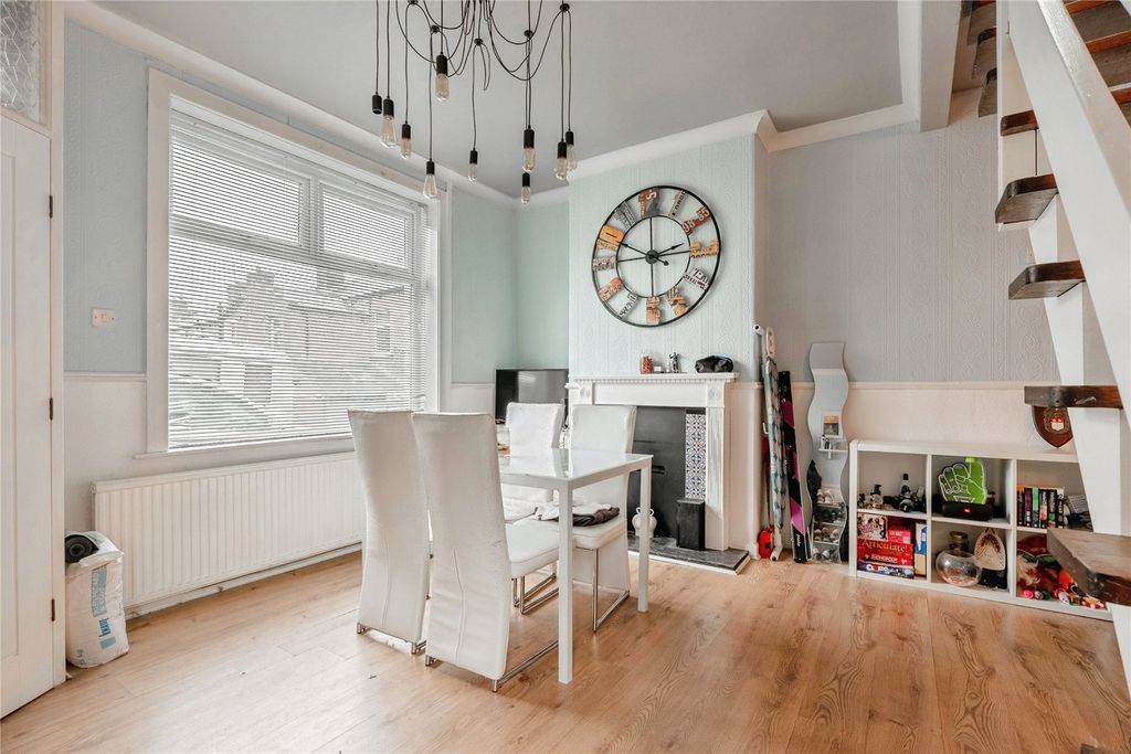 Property photo 2 of 21 Picture No. 18