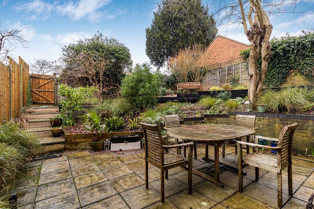 Property photo 3 of 25