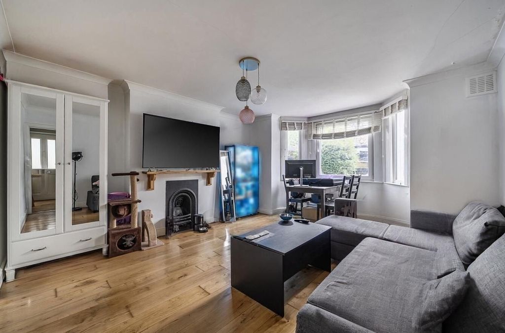 Property photo 2 of 14 Picture No. 17