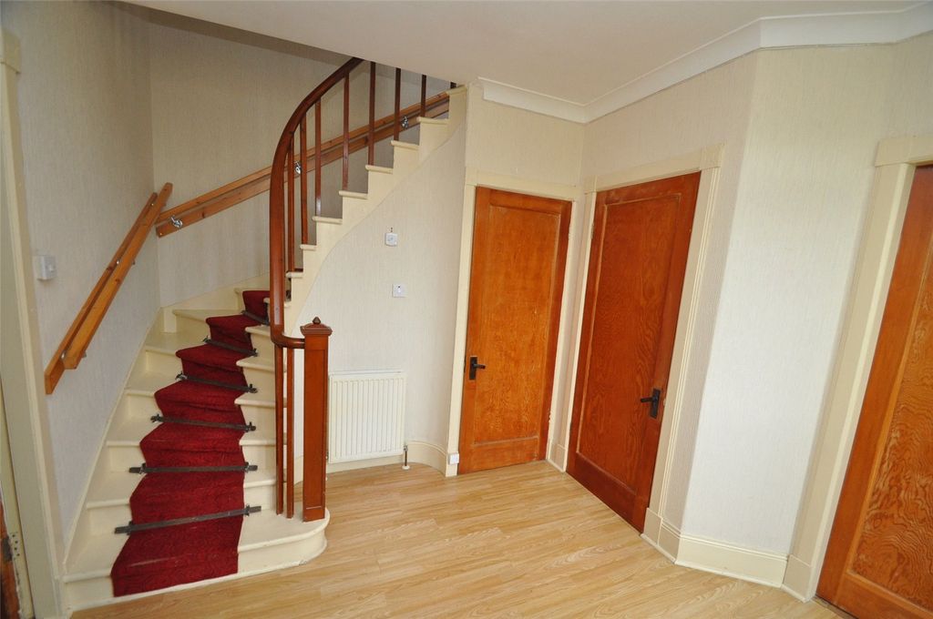 Property photo 3 of 19 Hall