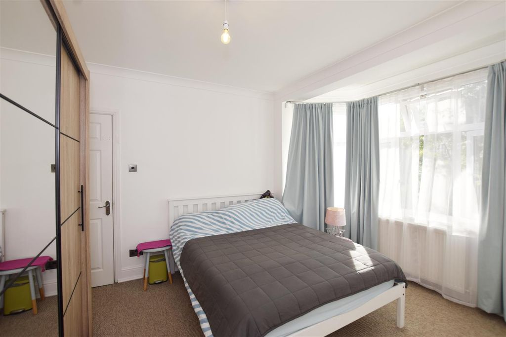 Property photo 3 of 11 Bedroom.Jpg