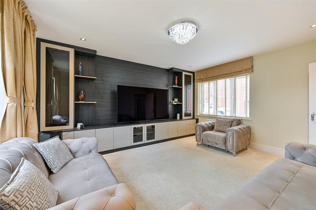 Property photo 3 of 21