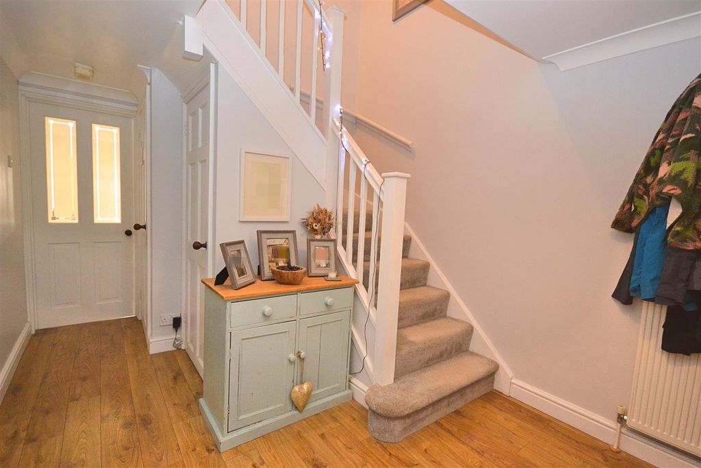 Property photo 2 of 22 93.Png