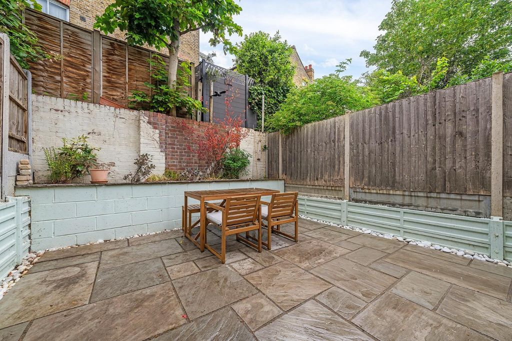 Property photo 2 of 12 Garden.Jpg