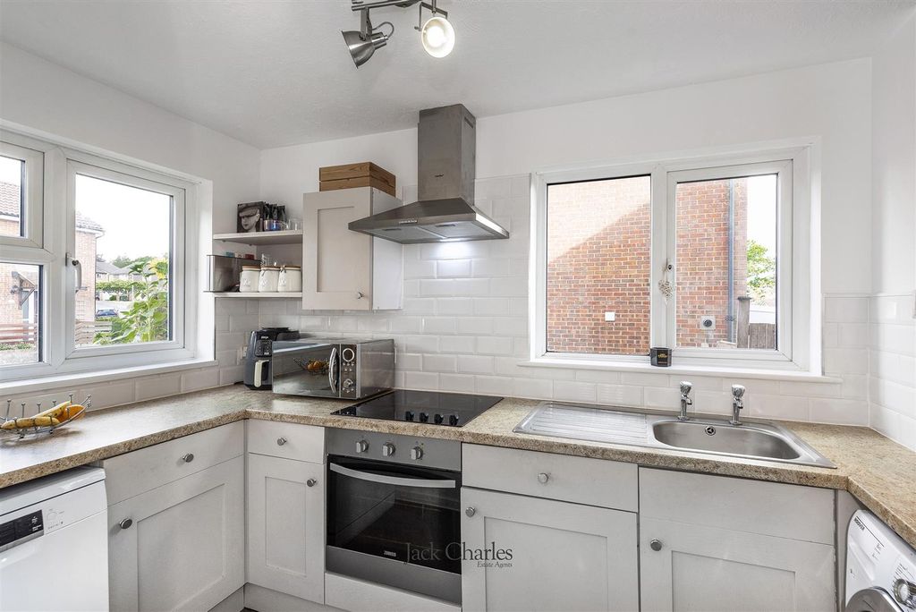 Property photo 2 of 12 5 Hawthorn Walk, Tn2 3Uh 004.Jpg