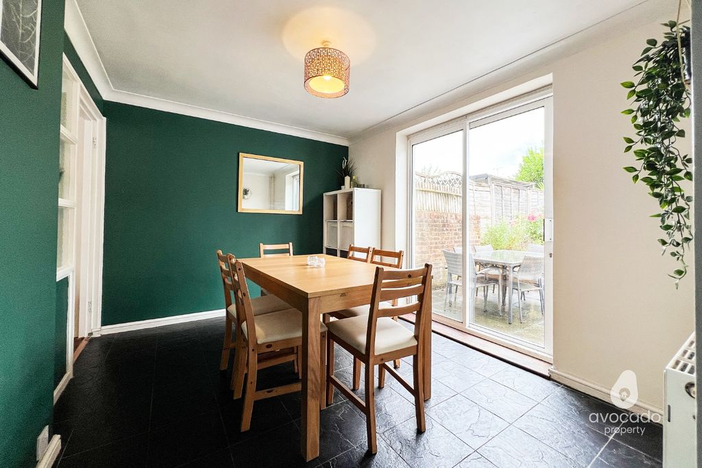 Property photo 3 of 13 4342454