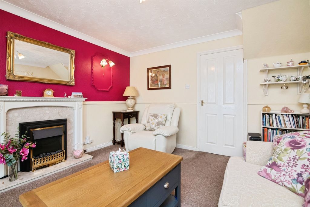 Property photo 3 of 12