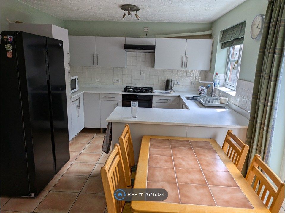 Property photo 3 of 4 Recently Refurbished Kitchen, Clean And Modern.