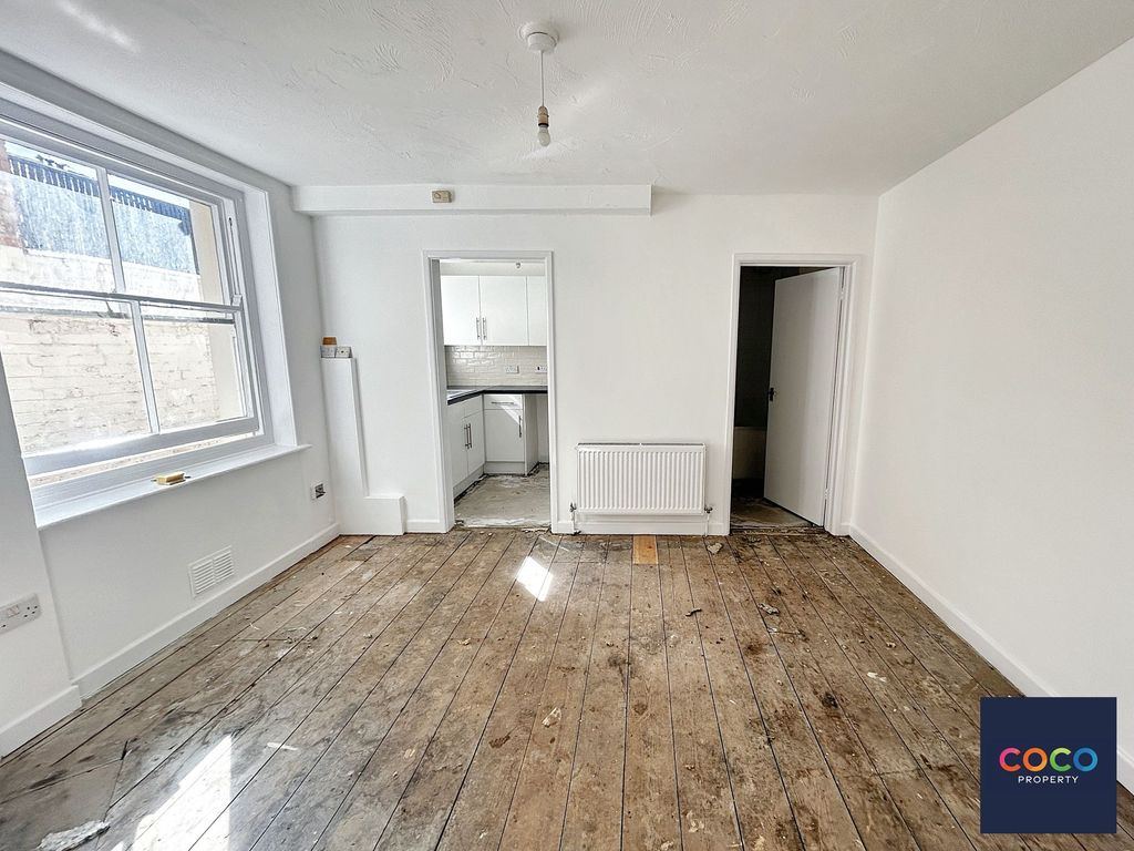 Property photo 3 of 10 Sitting Room