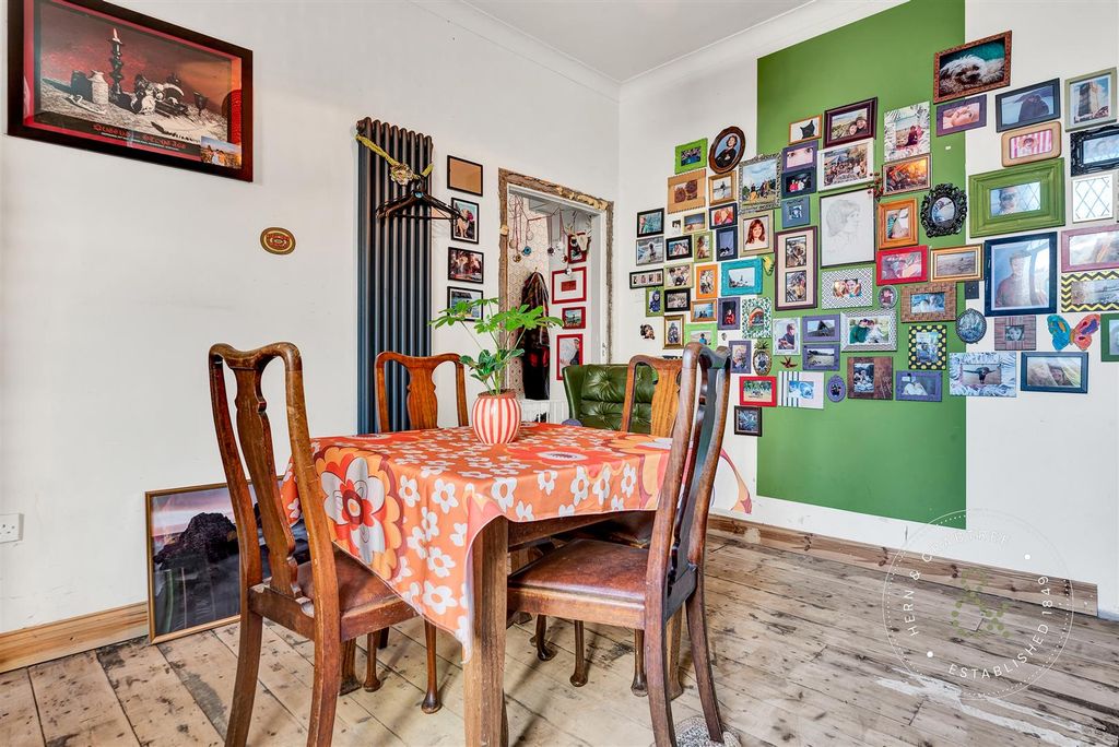 Property photo 3 of 28 Brunswick-Street-14.Jpg