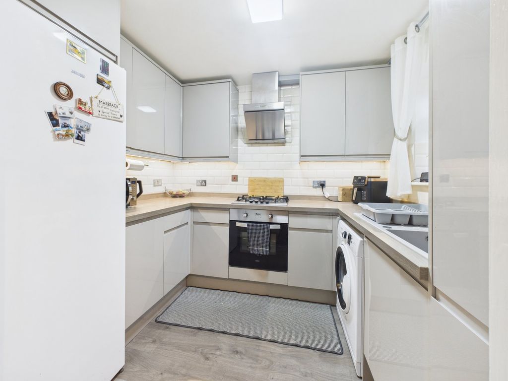 Property photo 2 of 8 Kitchen