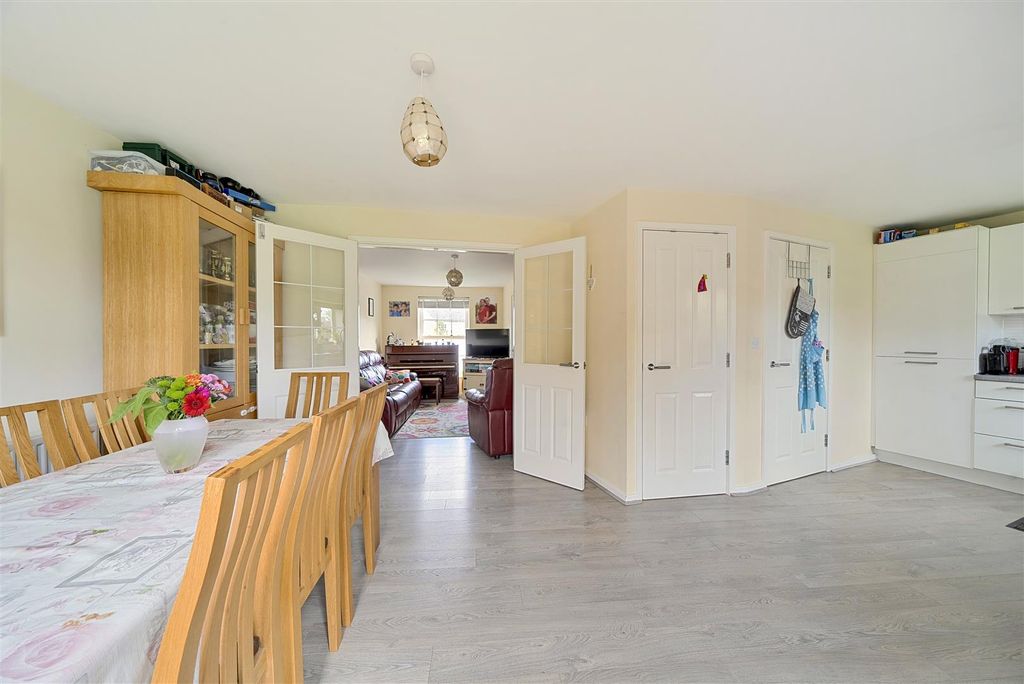 Property photo 3 of 23 1350261-19-68c81A2Da2555.Jpg