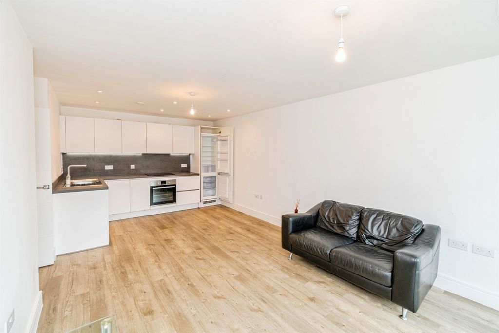 Property photo 3 of 18 Image