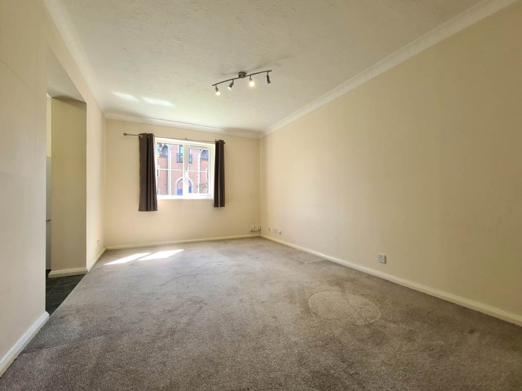 Property photo 3 of 10 64 Hay Leaze Living Room