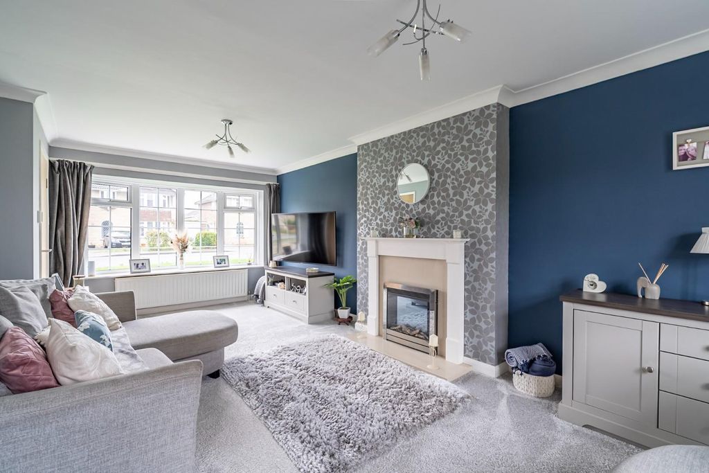 Property photo 2 of 17 Sitting Room