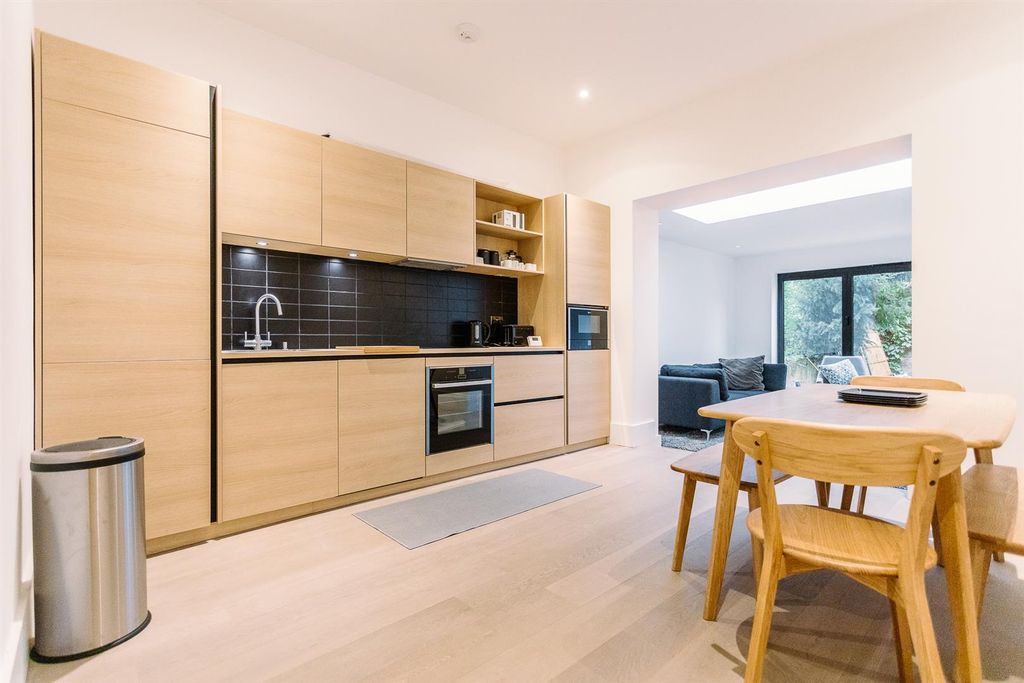 Property photo 2 of 14 1920Px_Oo_18 Victoria Road_Davies Davies_10.Jpg