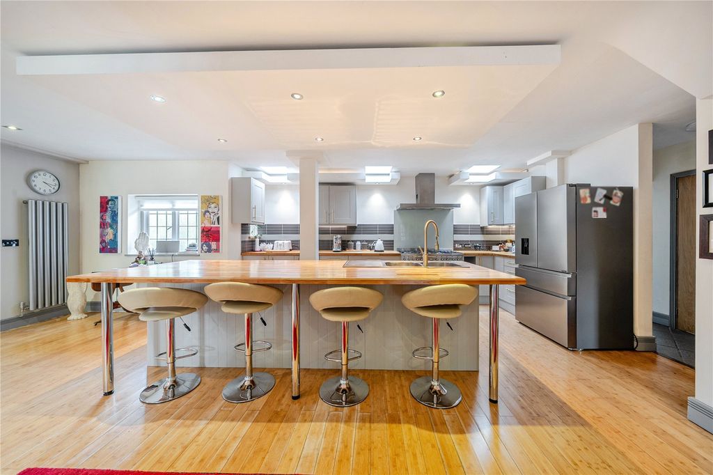 Property photo 2 of 29 Kitchen