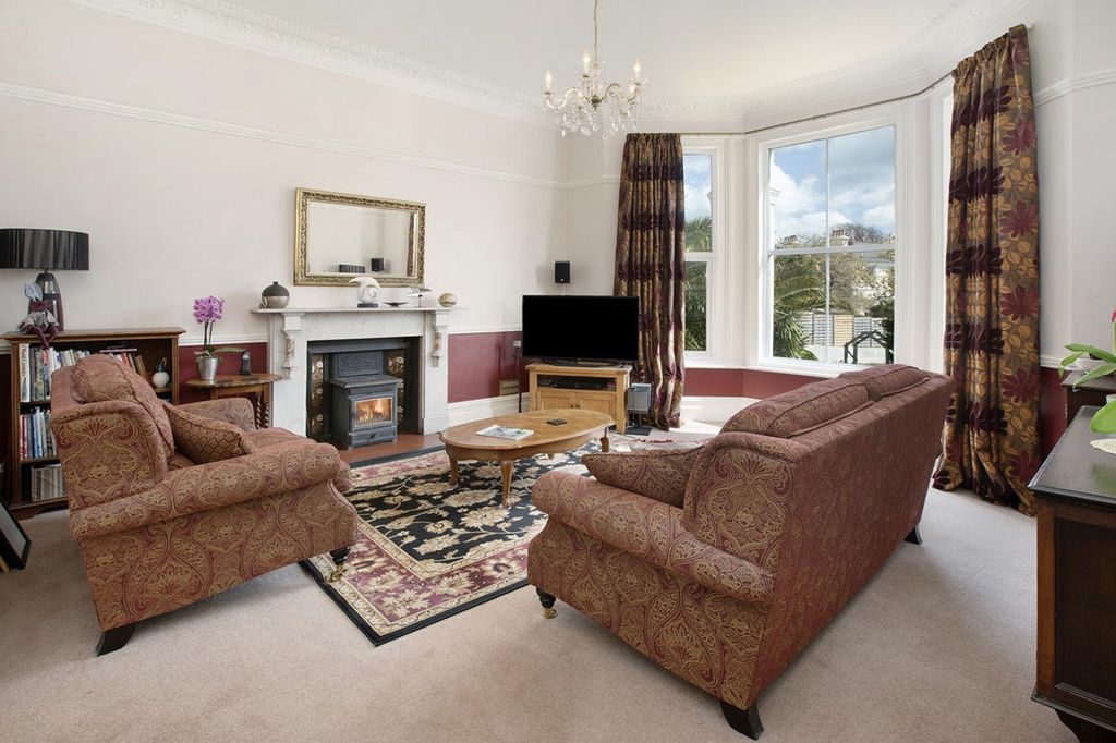 Property photo 3 of 40