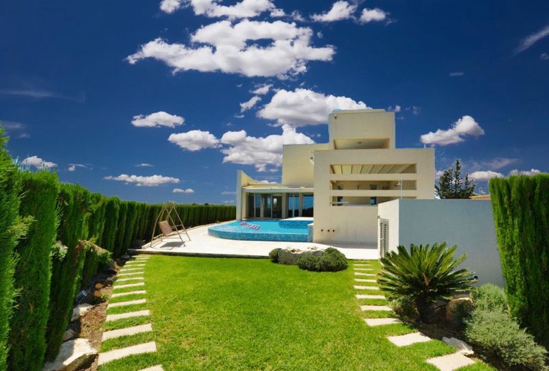 Property photo 2 of 32 Side Of Villa