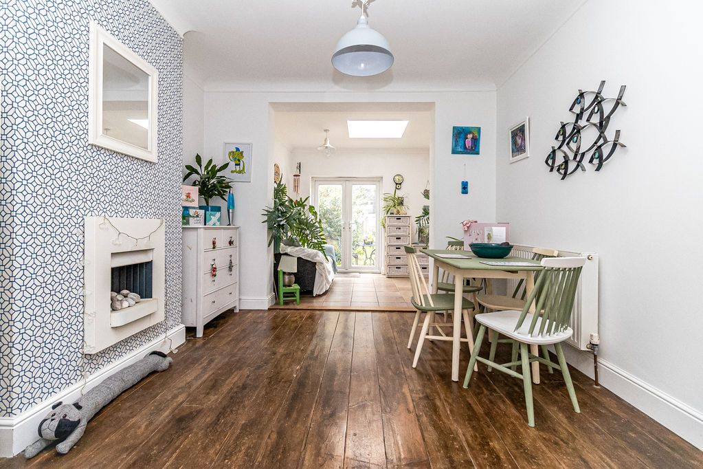 Property photo 3 of 26 .