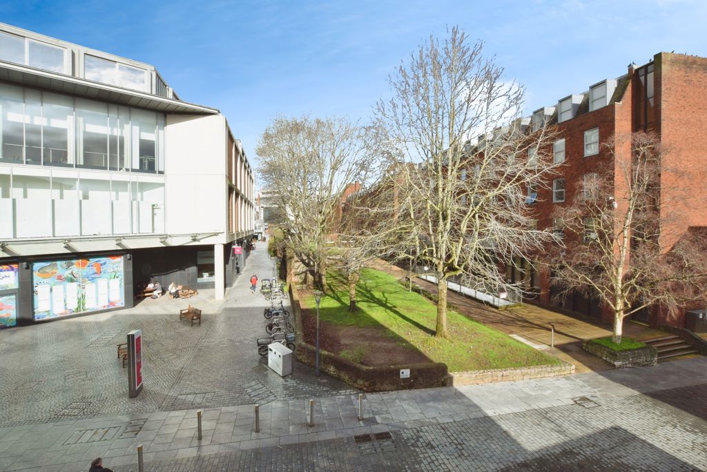 Property photo 2 of 10