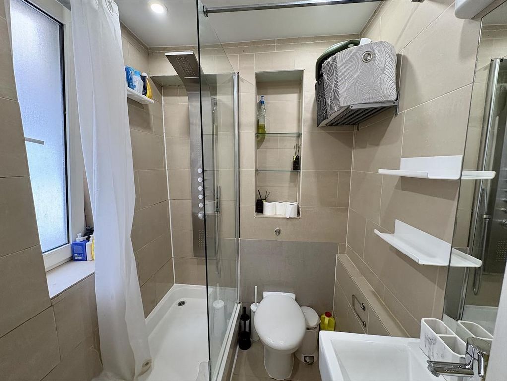 Property photo 2 of 6 Bathroom