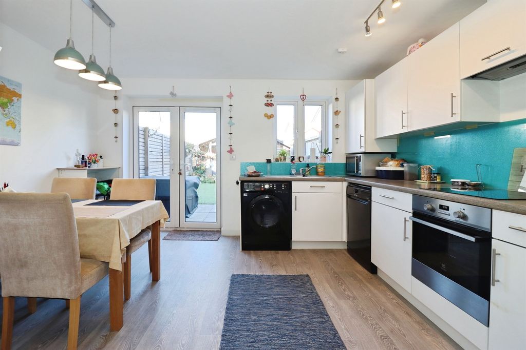 Property photo 2 of 20