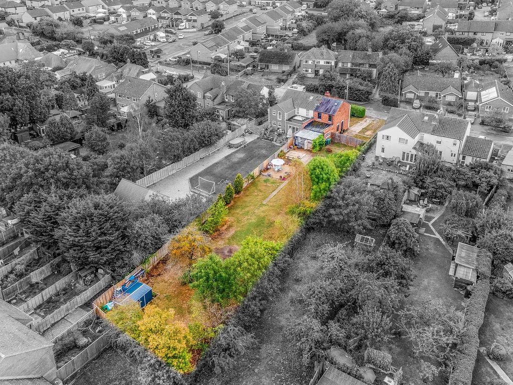 Property photo 2 of 36